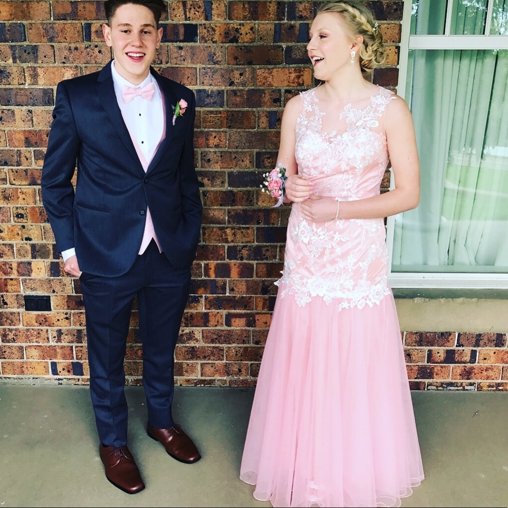 Beautiful light pink prom dress! - Picture 3 of 4